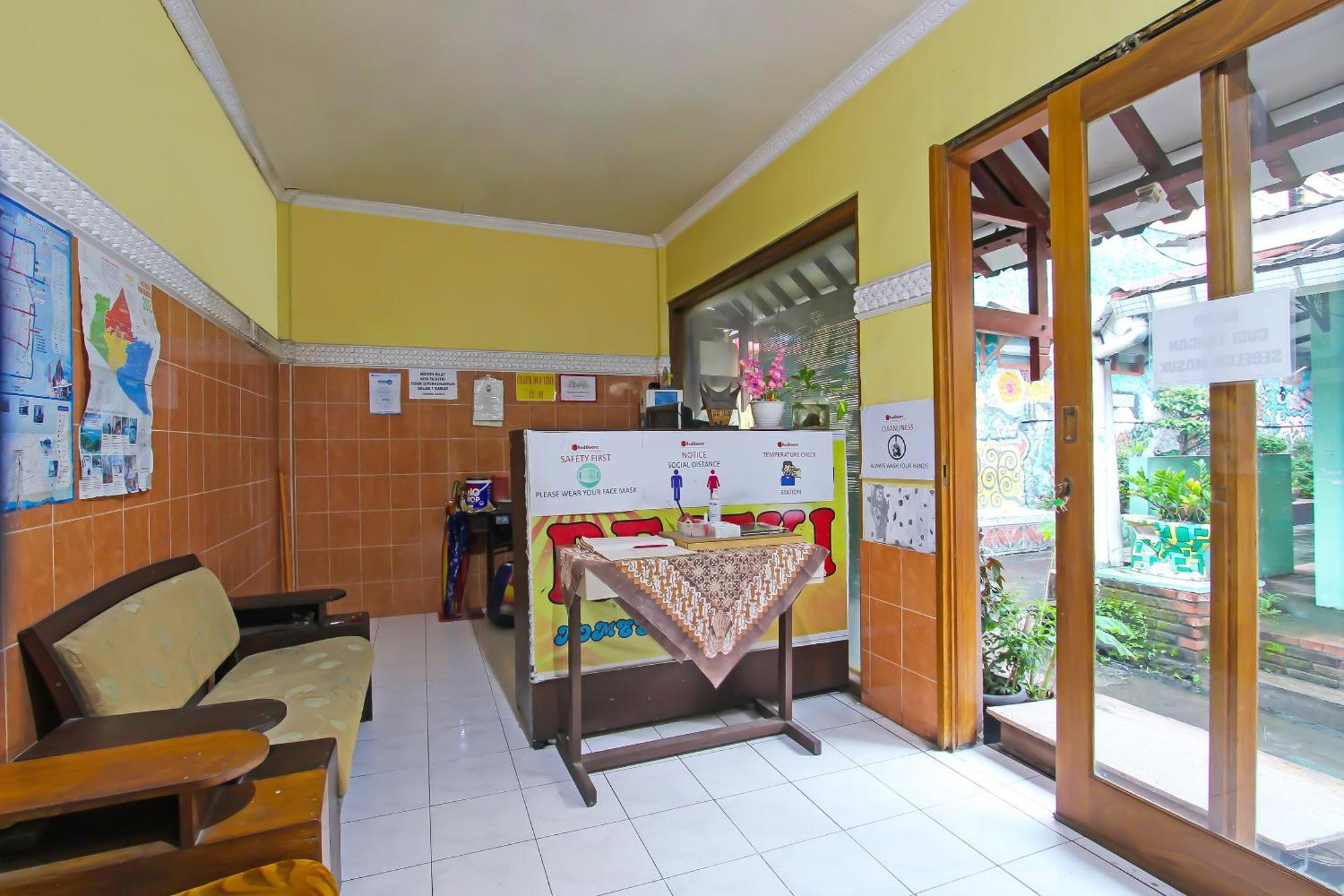 Rejeki Homestay Syariah Malioboro RedPartner Yogyakarta Bagian luar foto