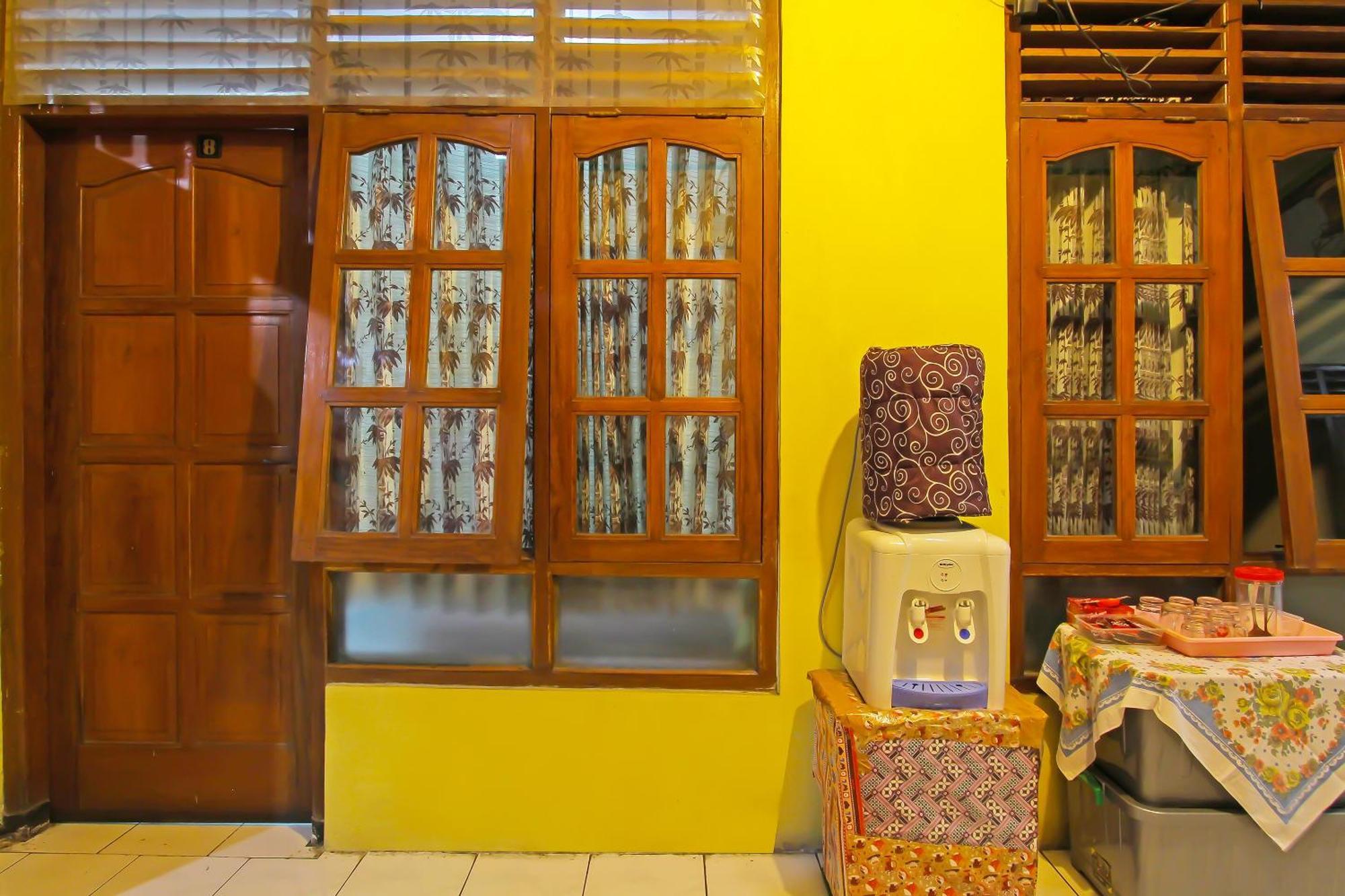 Rejeki Homestay Syariah Malioboro RedPartner Yogyakarta Bagian luar foto
