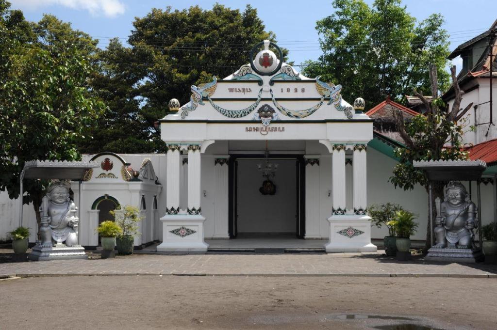 Rejeki Homestay Syariah Malioboro RedPartner Yogyakarta Bagian luar foto